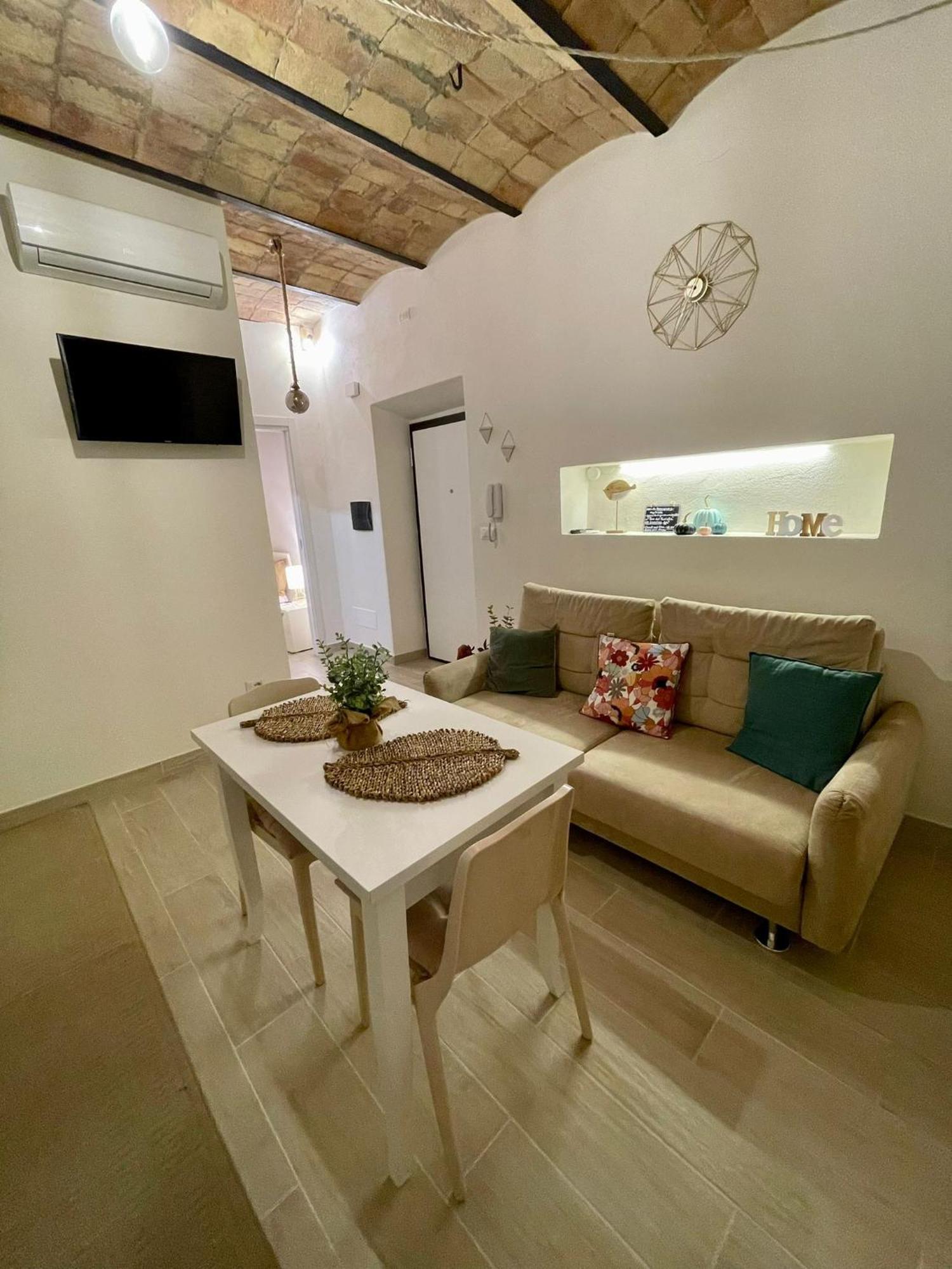 Casa Vacanze - La Torre - Appartamento Marta Εξωτερικό φωτογραφία