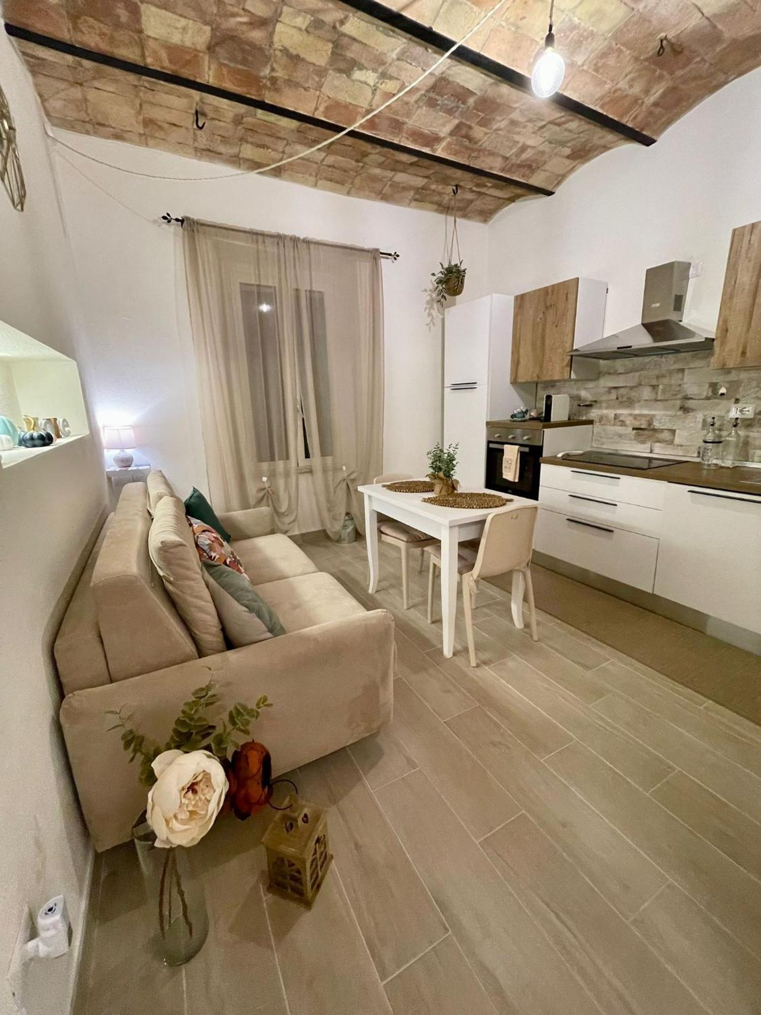Casa Vacanze - La Torre - Appartamento Marta Εξωτερικό φωτογραφία
